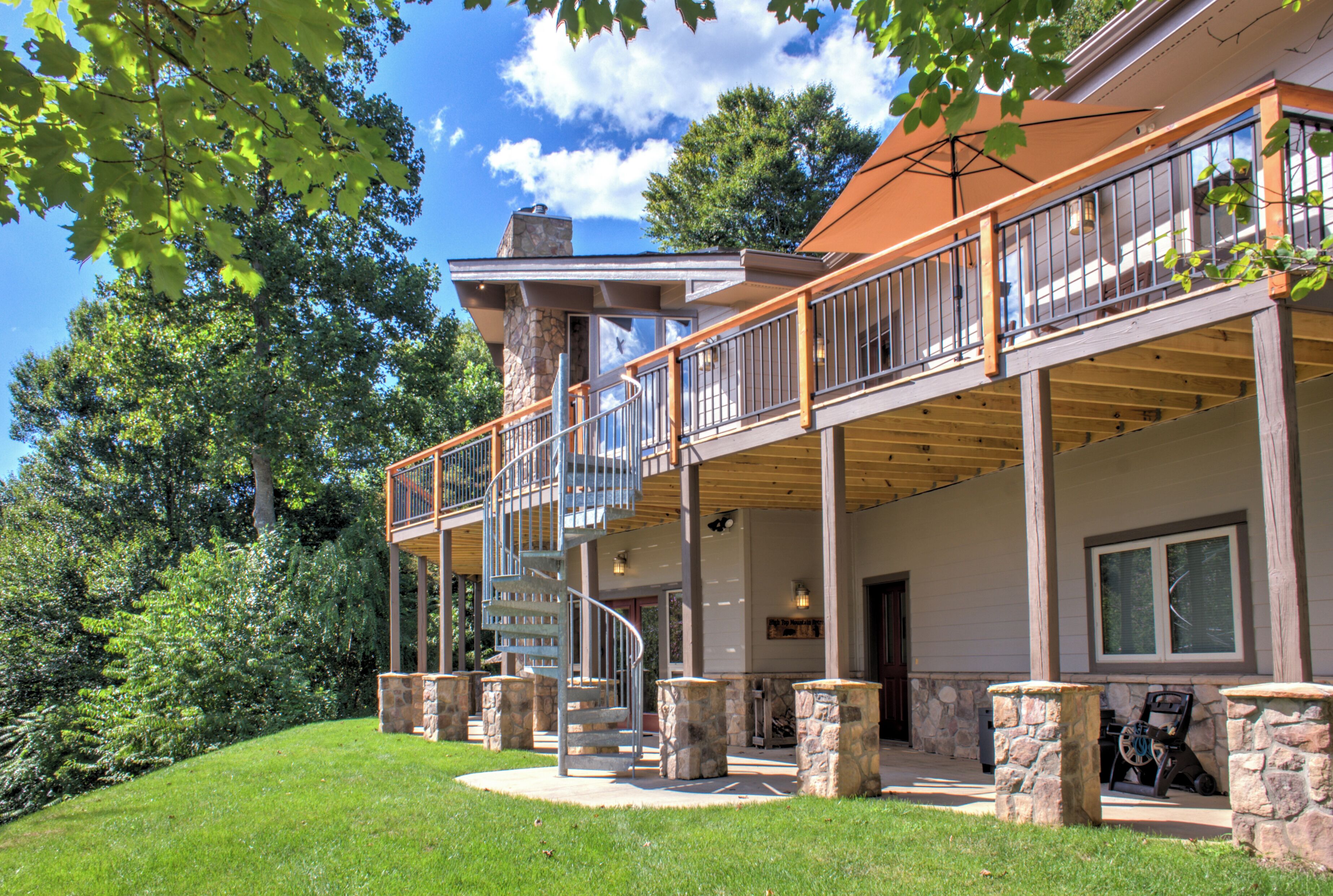 High Top Mountain Retreat by Carolina Mornings | Hot Tub & Sauna🧖
