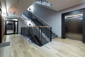 Elevator - Leśmiana Apartment Gdańsk by Renters (Gdansk)