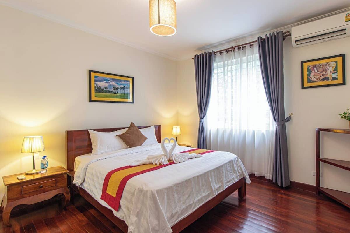 Quarto casal luxo, 3 quartos, vista para o jardim | Roupas de cama de algodão egípcio, roupas de cama premium, frigobar