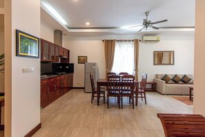 大型冰箱、洗碗機、電熱水壺、鍋具/餐盤/廚房用品