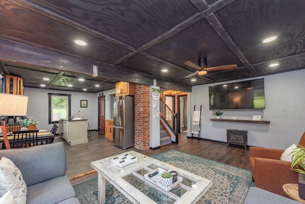 Smart-TV, Kamin, Tischfußball, Stereoanlage