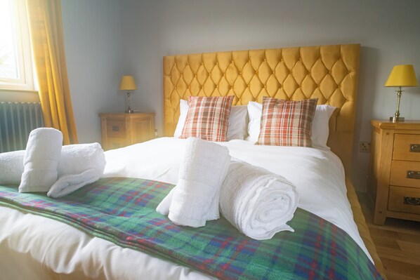 4 bedrooms, desk, iron/ironing board, WiFi