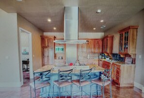 Refrigerador y utensilios de cocina 