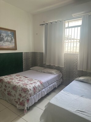 Soundproofing, free WiFi, bed sheets