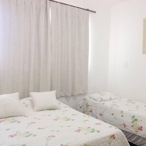 Habitación clásica con 1 cama matrimonial o 2 individuales | Insonorización, wifi gratis y ropa de cama 