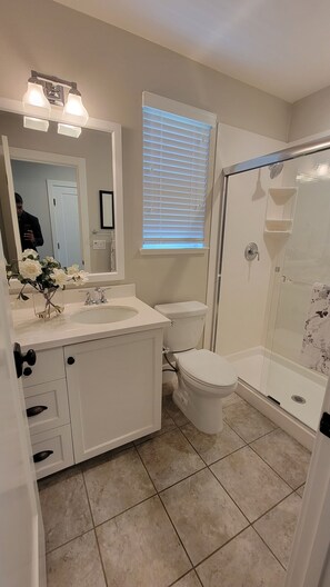 Hair dryer, towels, soap, shampoo - Beautiful fully furnished basement apartment with own entrance  (Gaithersburg)