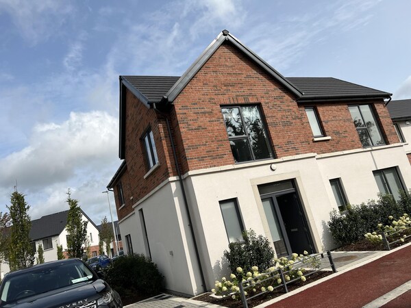 Brand New Luxurious And Modern Family House - Dublin, Ireland