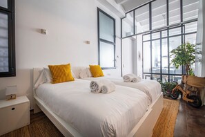 5 bedrooms, iron/ironing board, WiFi, bed sheets - Large 5 Bedrooms Apartment in Poblenou - You Stylish (Barcelona)