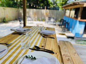 Outdoor dining - The stylish Gentry, just minutes from downtown Aiken and Bruce's Field.
 (Aiken)