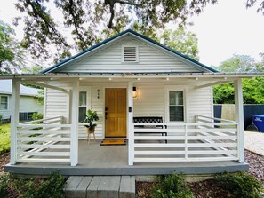 Exterior - The stylish Gentry, just minutes from downtown Aiken and Bruce's Field.
 (Aiken)