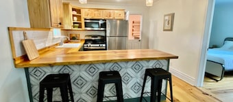 The stylish Gentry, just minutes from downtown Aiken and Bruce's Field.
