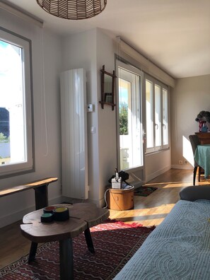 2 makuuhuonetta, silitysrauta/-lauta, ilmainen Wi-Fi, vuodevaatteet