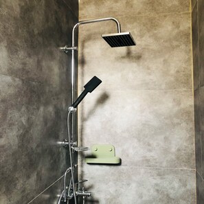 Douche, serviettes fournies