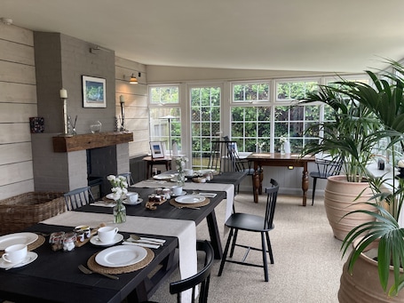 Daily continental breakfast (GBP 12 per person)