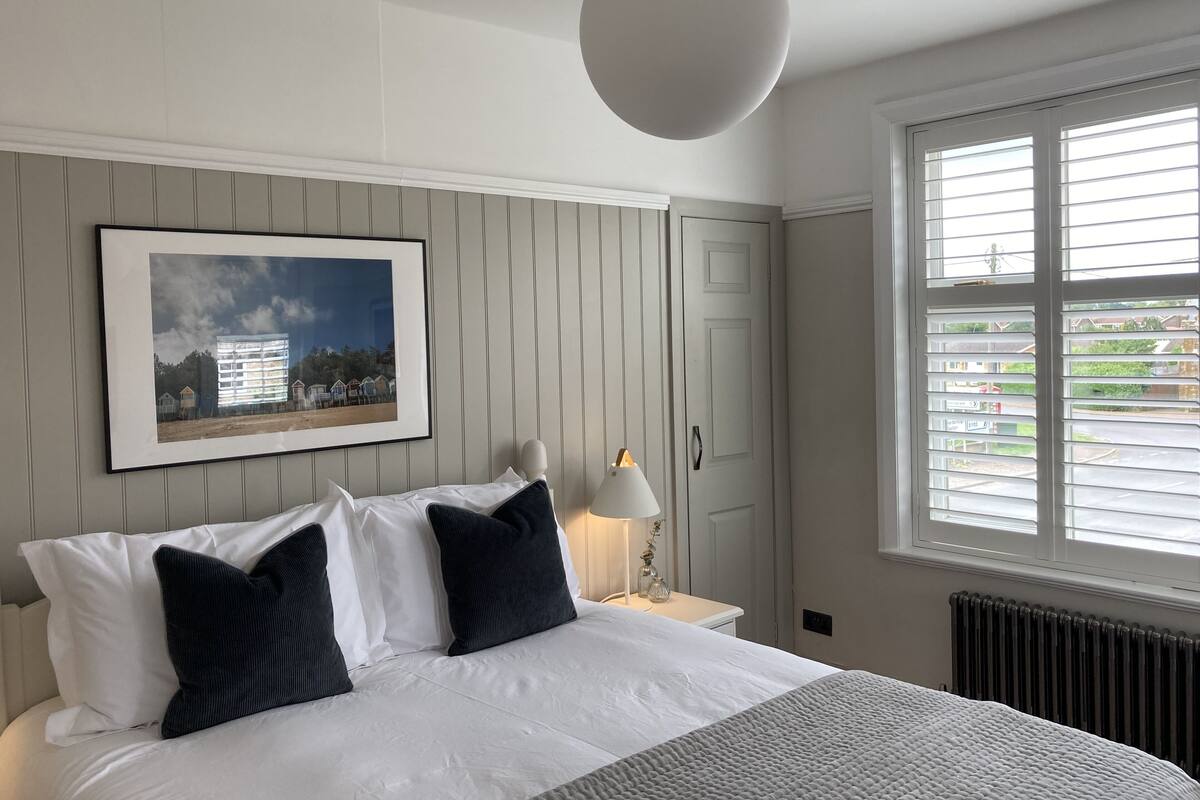 高级房, 1 张特大床 | 埃及棉床单、高档床上用品、记忆海绵床垫、迷你吧