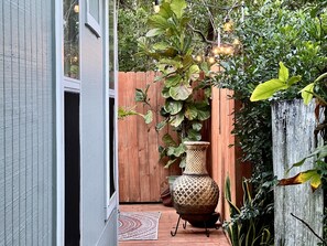 المنطقة المحيطة بالمنشأة