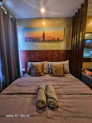 1 bedroom, in-room safe, desk, soundproofing - Luxurious Romantic Getaway in a stylish Condo
 (Tagaytay)