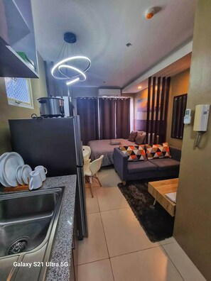 1 bedroom, in-room safe, desk, soundproofing - Luxurious Romantic Getaway in a stylish Condo
 (Tagaytay)