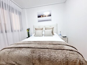 2 makuuhuonetta, silitysrauta/-lauta, Wi-Fi, vuodevaatteet