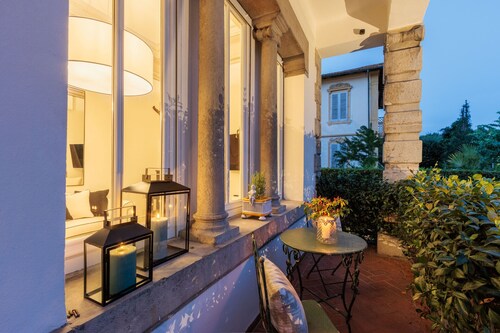 Villa Buonamici, a Luxury Villa with Pool in a walking distance from Lucca