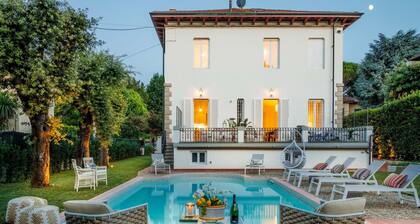 Villa Buonamici, a Luxury Villa with Pool in a walking distance from Lucca