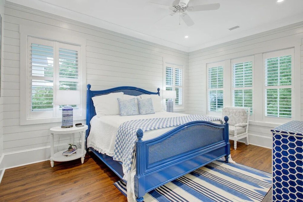 Isle of Palms Luxury Vacation Rental, Pet Friendly, 6 BR Coastal