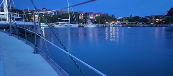 Live and Sleep like a Pirate on a 32 feet Sailboat