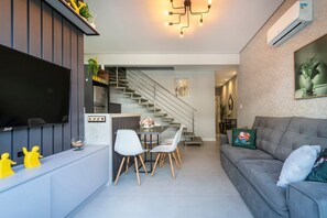 Apartment | Living area | TV - 864C Duplex 80 mts Mar Canto Grande SC (Bombinhas)
