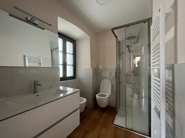 Apartment | Bathroom | Shower, hair dryer, bathrobes, bidet
