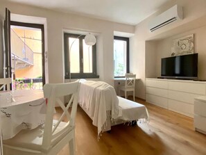 Apartemen | Area keluarga | TV layar datar