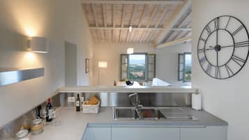 Elite Apartment | Egyptian cotton sheets, premium bedding, down duvets, iron/ironing board