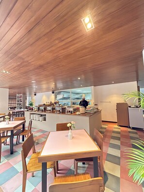 Desayuno buffet incluido todos los días