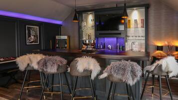 Cottage | Bar (on property)