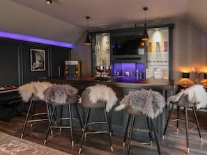 Cottage | Bar (on property)