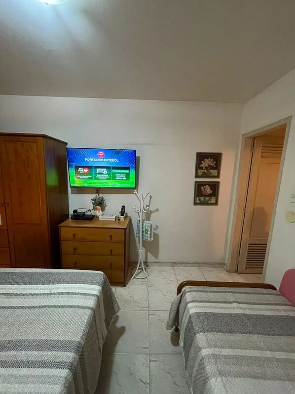 1 chambre, fer et planche à repasser, Wi-Fi, draps fournis