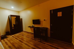 Schreibtisch, laptopgeeigneter Arbeitsplatz, Zustellbetten