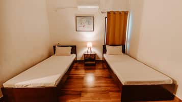 Desk, laptop workspace, rollaway beds, free WiFi