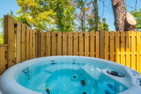 Outdoor spa tub
