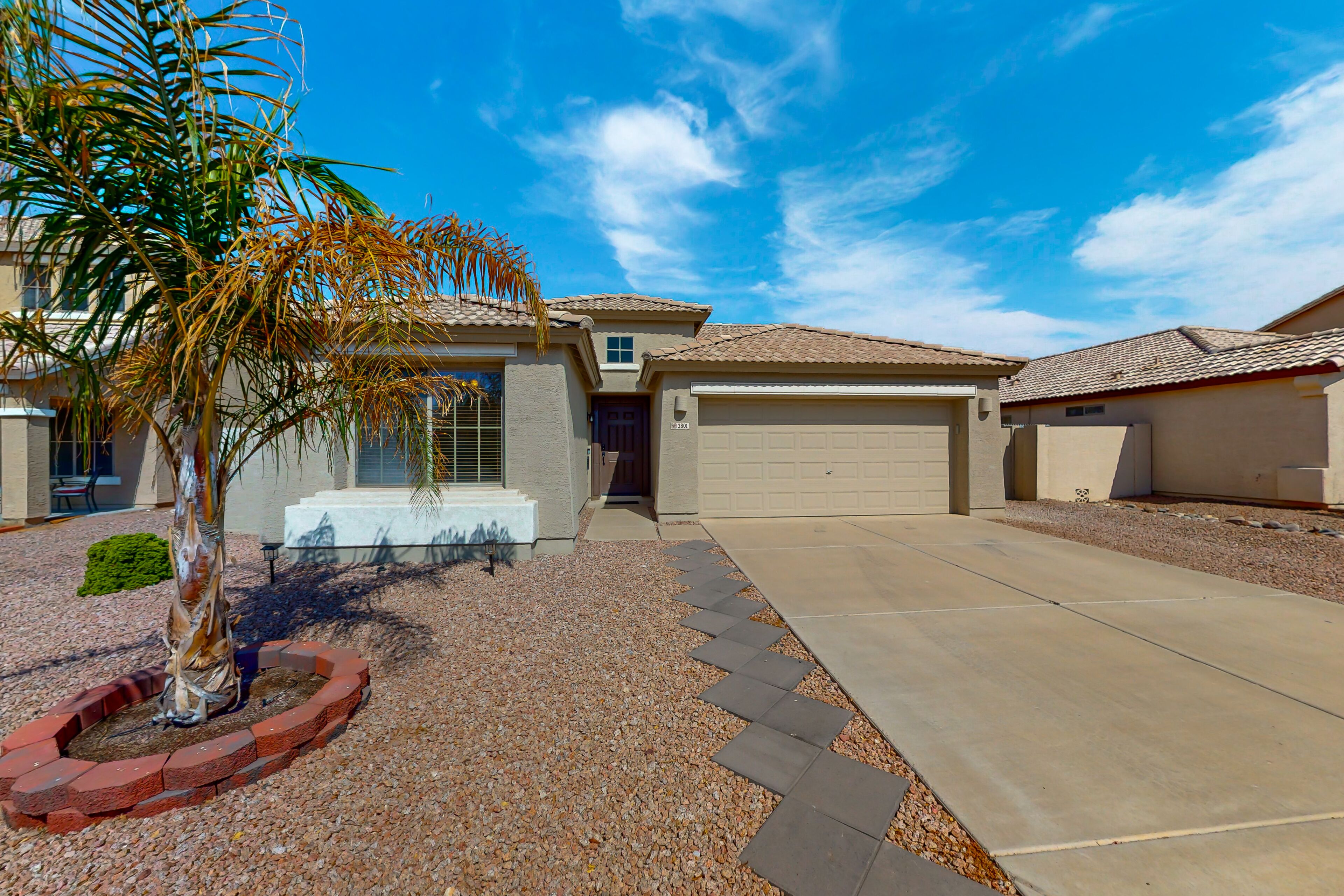 Lovely house with private pool, firepit, & dog-friendly yard - central locale