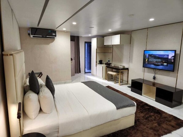 Iron/ironing board, free WiFi - Westine Hotel and Spa Limited (Lekki)