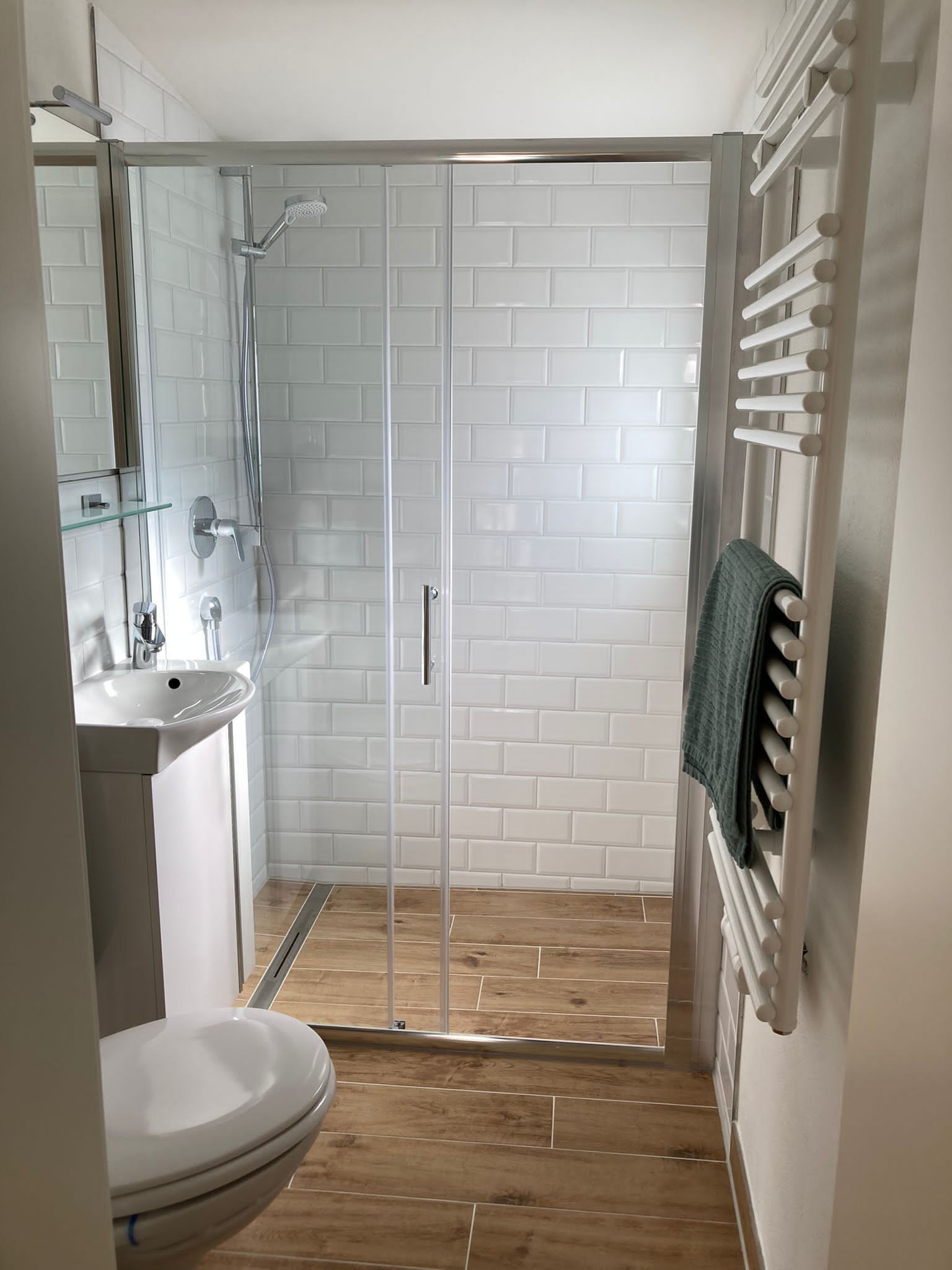 淋浴设施、吹风机、毛巾、肥皂