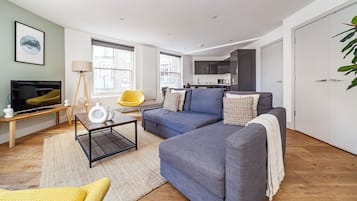 Apartemen | Area keluarga | Smart TV 37-inci dengan saluran TV satelit dan Netflix