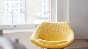 Apartemen | Area keluarga | Smart TV 37-inci dengan saluran TV satelit dan Netflix