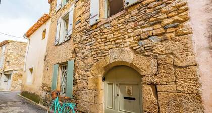 Propriété de livre de contes français romantique