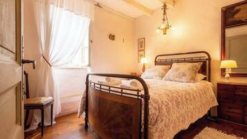 1 habitación, tabla de planchar con plancha y wifi