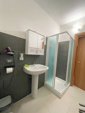 Bruser, boblebadekar, hårtørrer, bidet