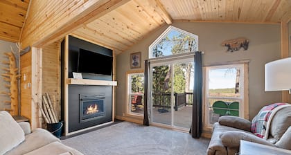 Peaceful private cabin, on 30+ acres, scenic views, wifi and cozy fireplace