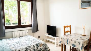 1 soverom, internettilgang og sengetøy