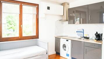 Fridge, microwave, stovetop, coffee/tea maker