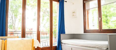 1 makuuhuone, silitysrauta/-lauta, internet, vuodevaatteet